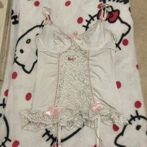 White corset/lingerie top🤍🎀